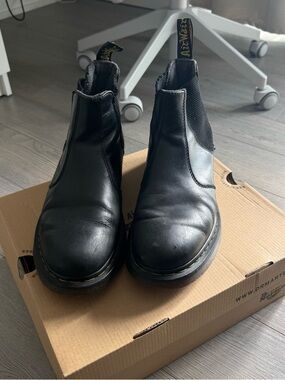 Dr. Martens Men’s Black Chukka Boots